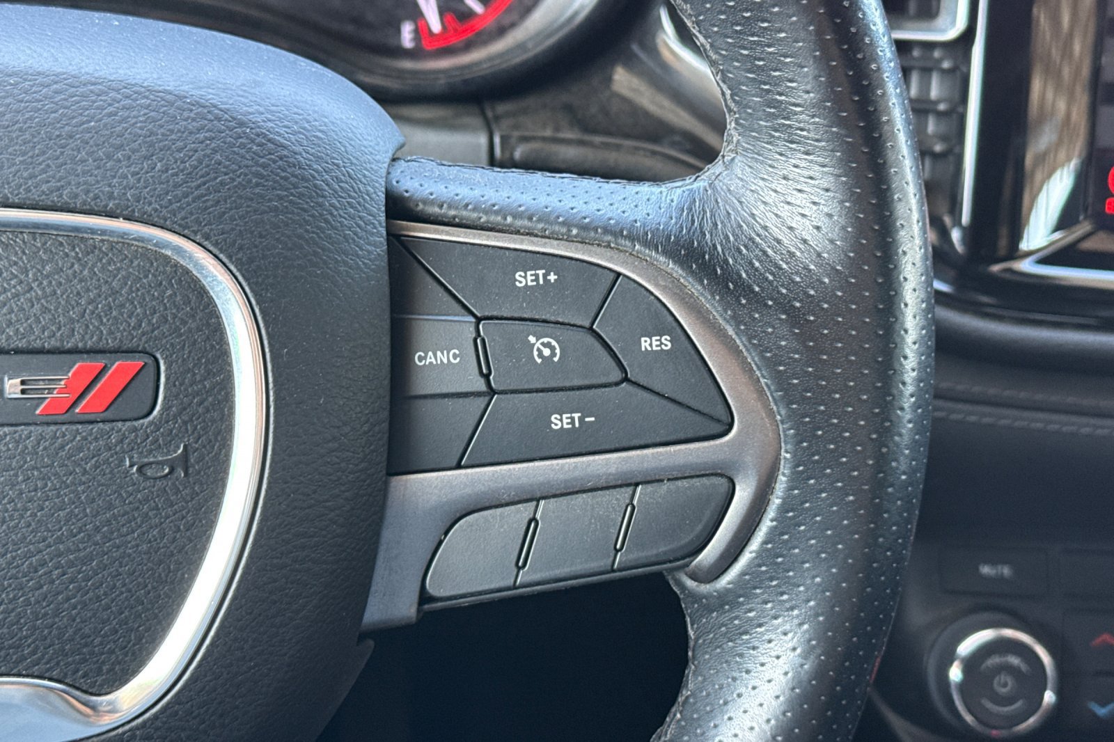 Used 2023 Dodge Durango SXT RWD image 33