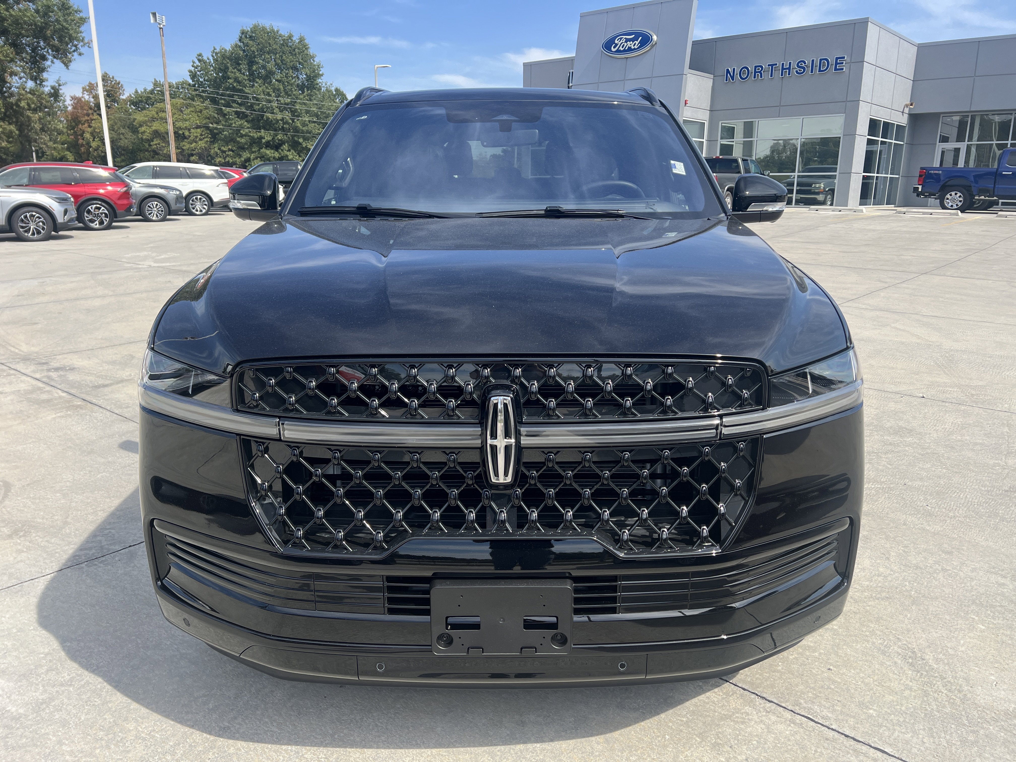 New 2025 Lincoln Navigator Reserve image 3