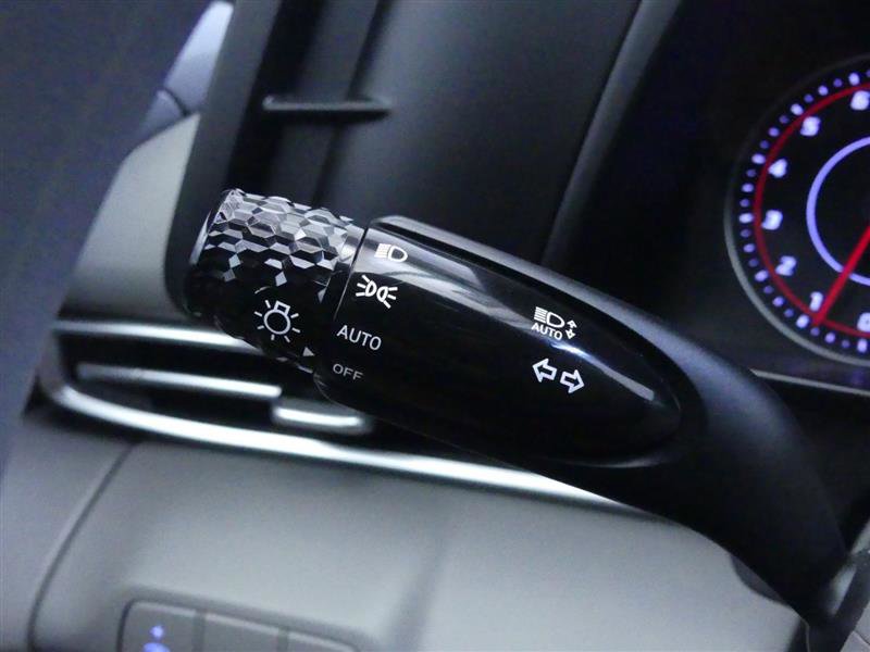 Used 2023 Hyundai Elantra SEL image 15