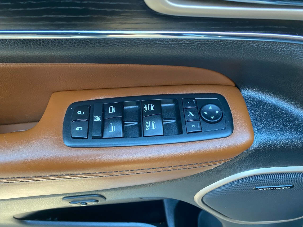 Used 2017 Jeep Grand Cherokee Summit w/ Platinum Series Group image 17