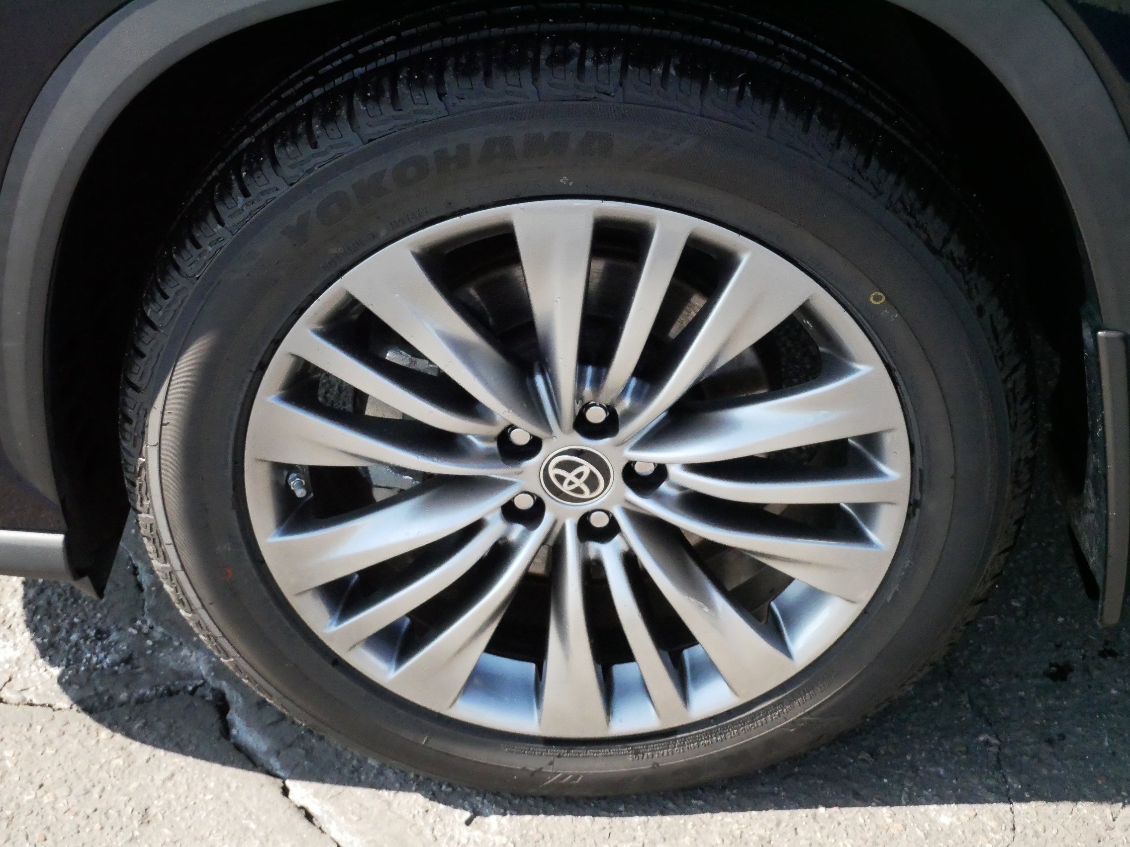 Used 2020 Toyota Highlander Platinum image 15