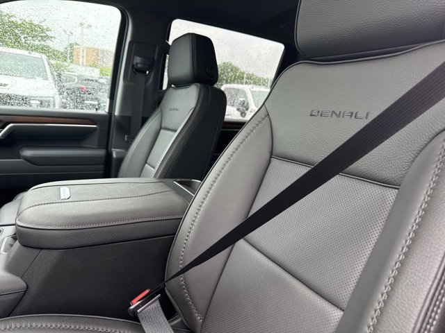 New 2025 GMC Sierra 2500 Denali w/ Denali Reserve Package image 14