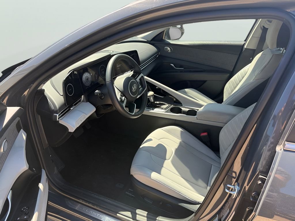 Used 2025 Hyundai Elantra Limited FWD image 6