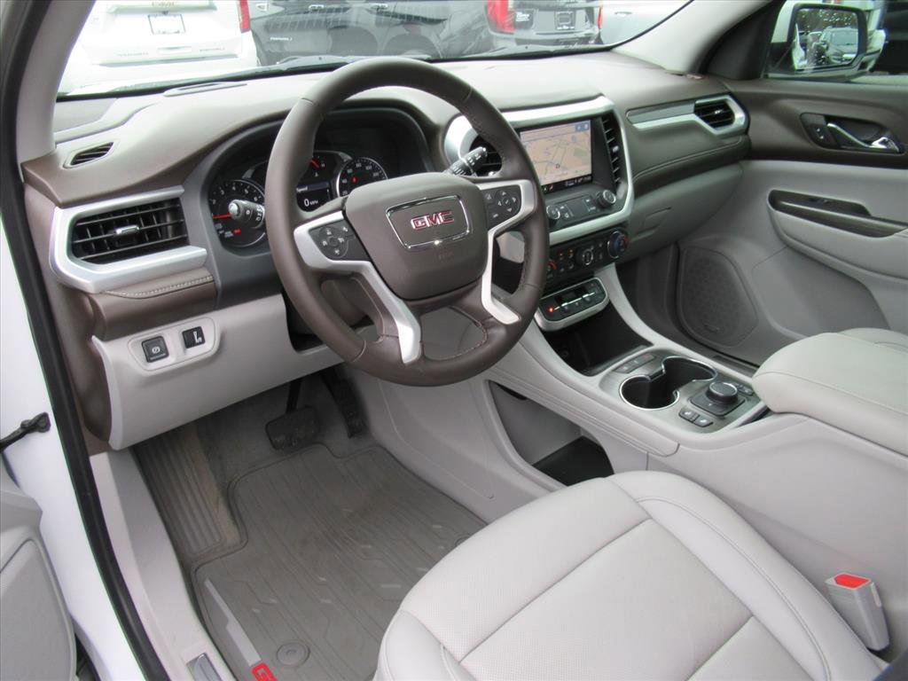 Used 2023 GMC Acadia SLT image 17