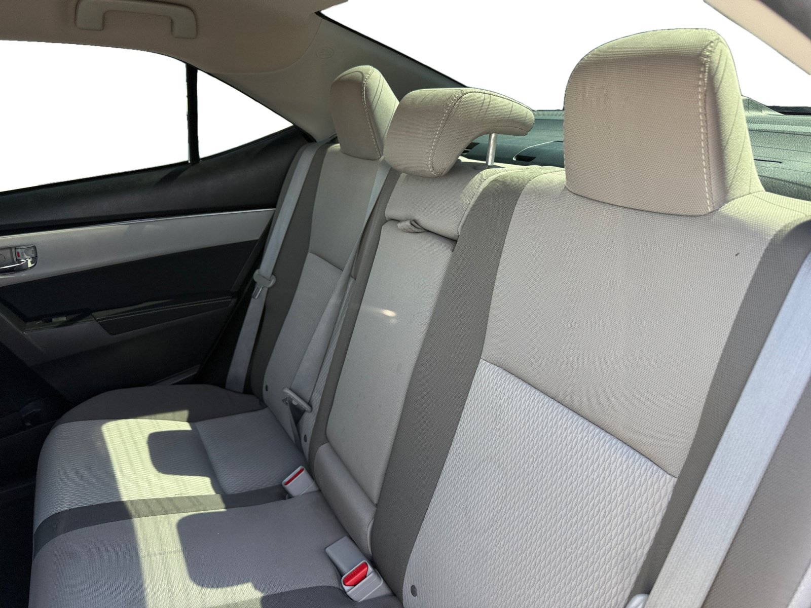 Used 2017 Toyota Corolla LE w/ Carpet Mat Package (TMS) FWD image 16