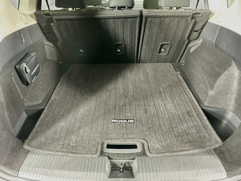 Certified 2026 Nissan Rogue SV AWD/4WD image 32