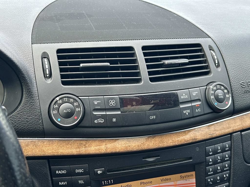 Used 2009 Mercedes-Benz E 350 4MATIC Sedan image 28