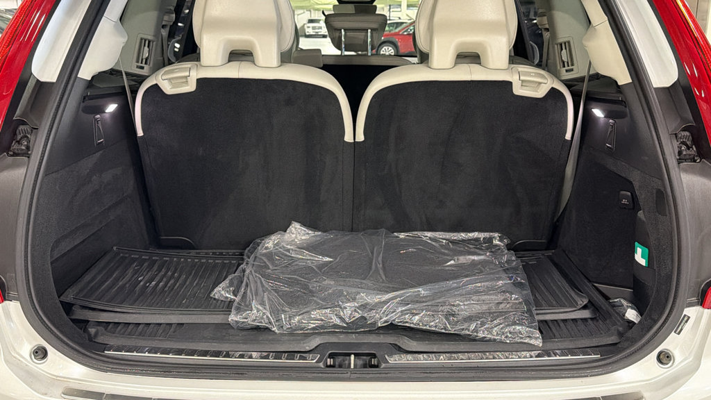 Certified 2025 Volvo XC90 T8 Plus w/ Protection Package Premier AWD/4WD image 25