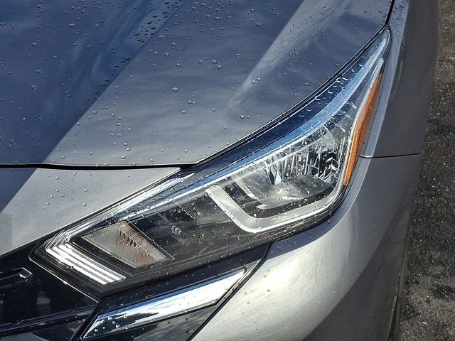 Used 2023 Nissan Versa SV image 9