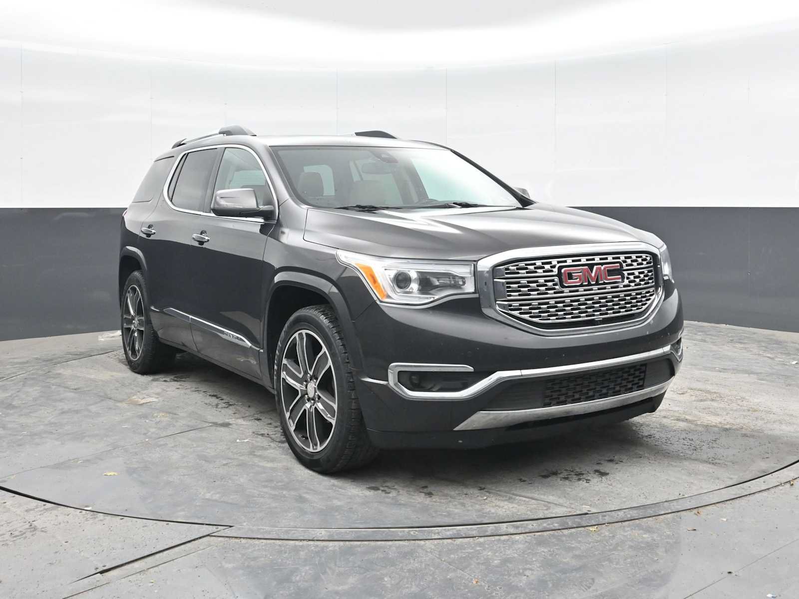 Used 2017 GMC Acadia Denali w/ Technology Package AWD/4WD image 7