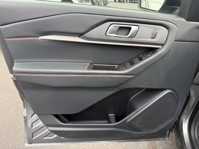 Used 2025 Ford Explorer ST-Line w/ ST-Line Street Pack AWD/4WD image 10