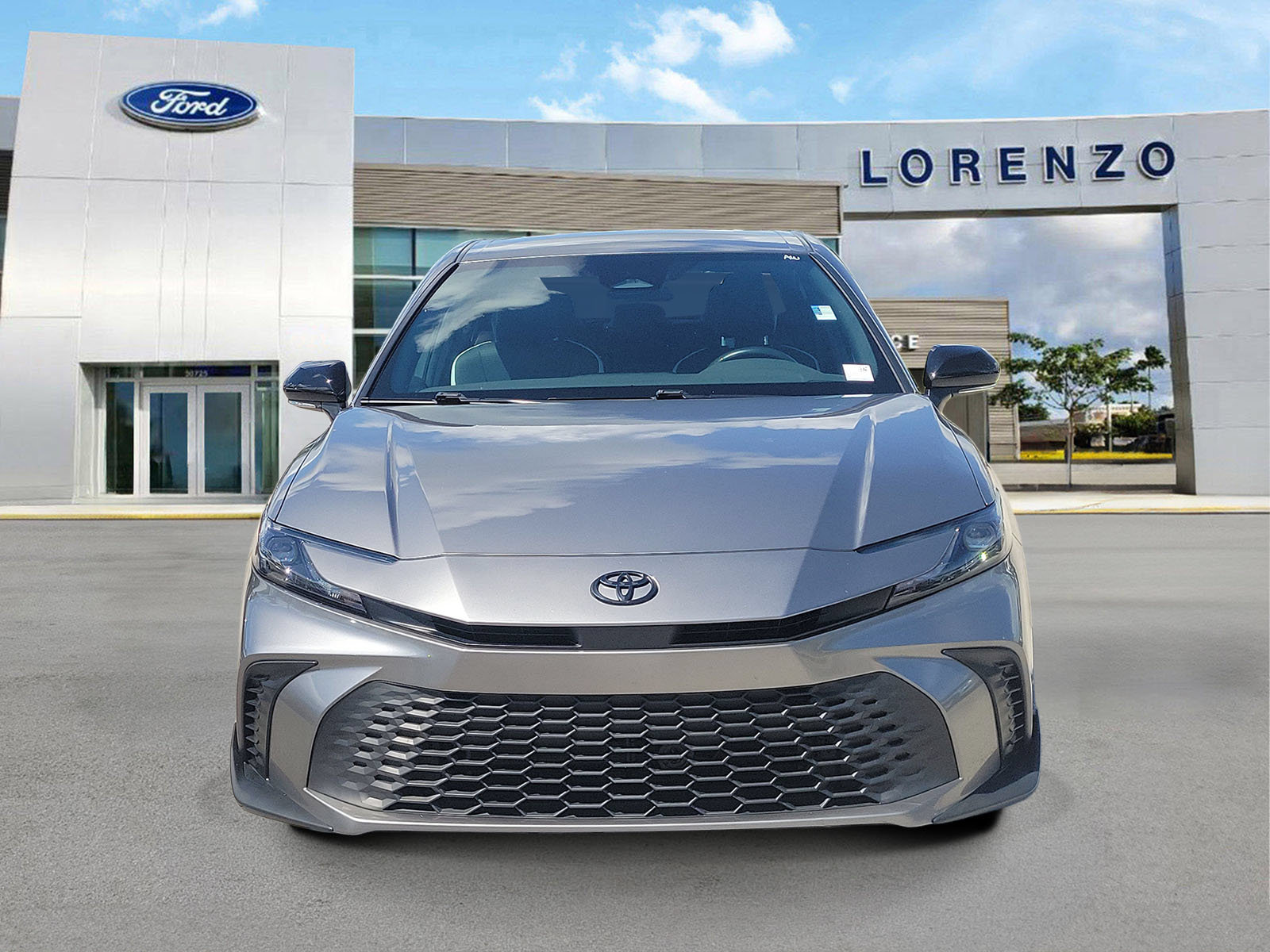 Used 2025 Toyota Camry SE FWD image 2