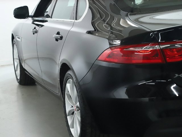 Used 2018 Jaguar XF Premium image 6