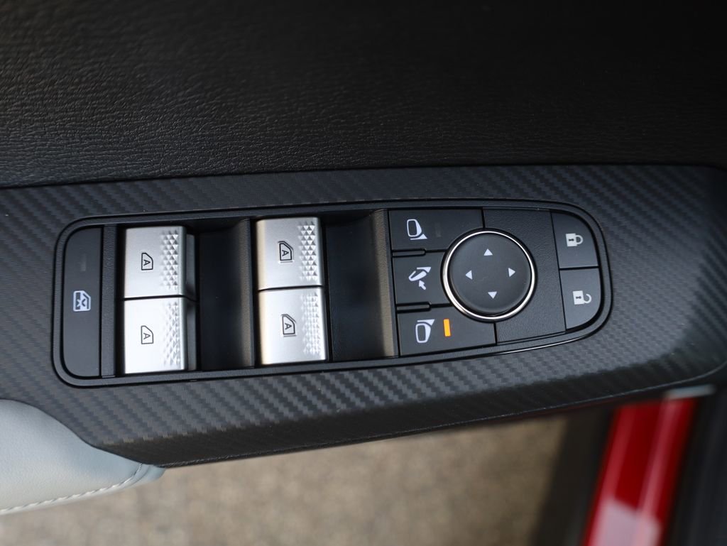 New 2025 Mitsubishi Outlander SE image 38