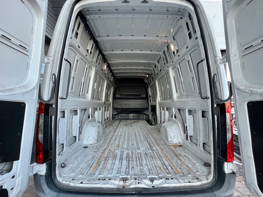 Used 2019 Freightliner Sprinter 2500 image 17