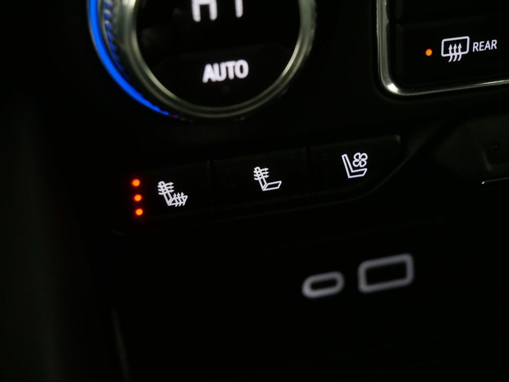 Used 2023 GMC Yukon SLT image 27