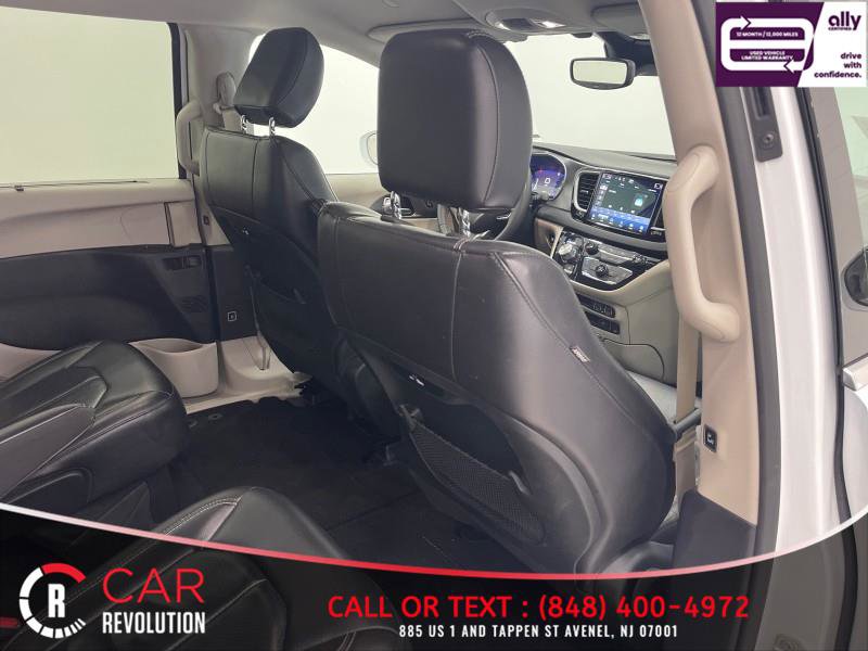 Used 2022 Chrysler Pacifica Touring-L image 43