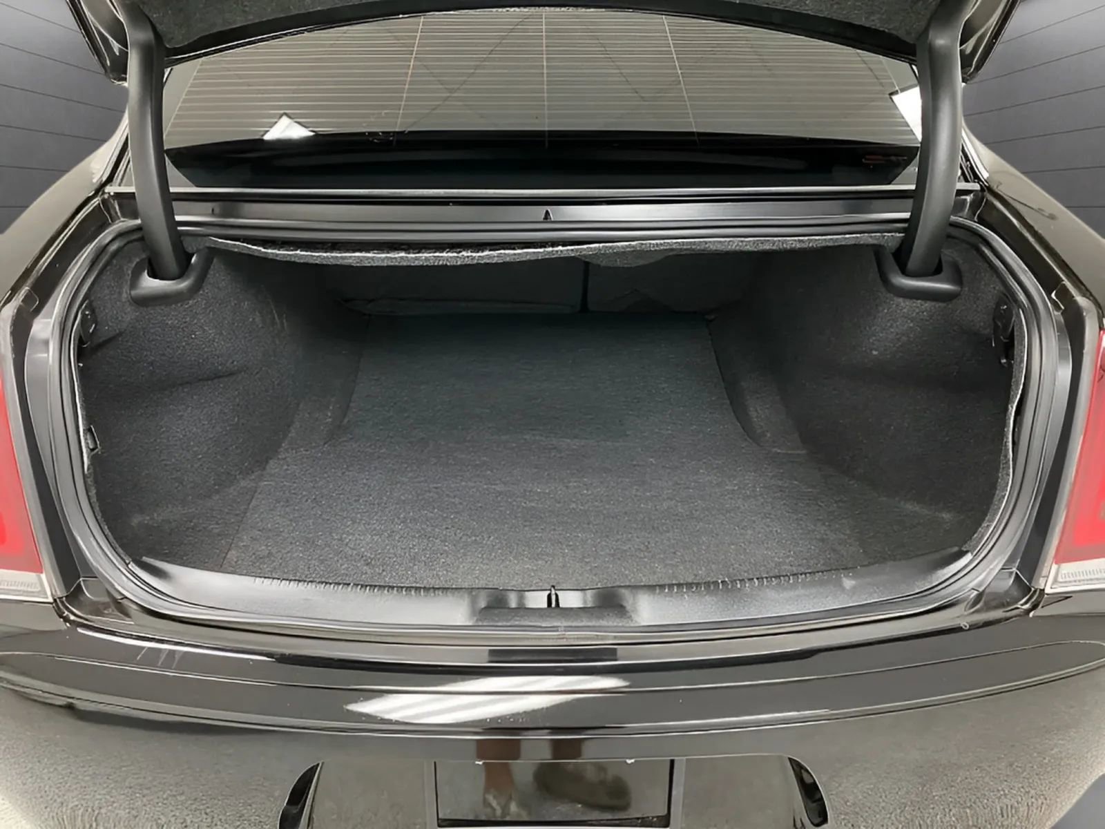Used 2022 Chrysler 300 Touring w/ Sport Appearance Package RWD image 12