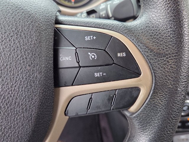 Used 2018 Jeep Cherokee Latitude FWD image 25