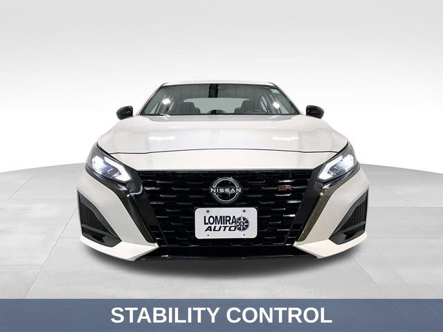 Used 2024 Nissan Altima 2.5 SR AWD/4WD image 3