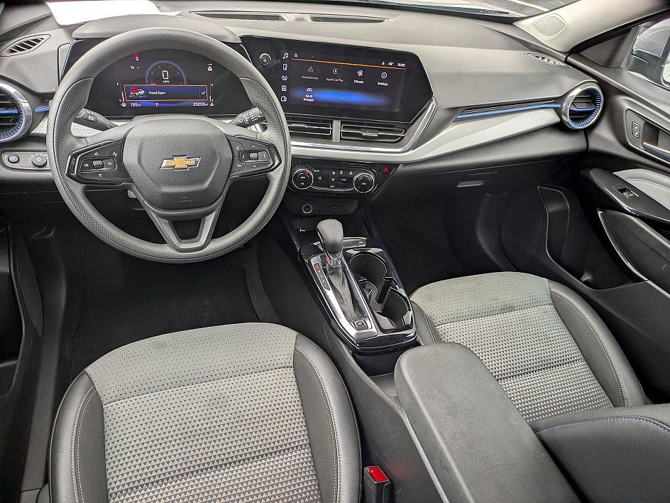 Used 2025 Chevrolet Trax LT image 28