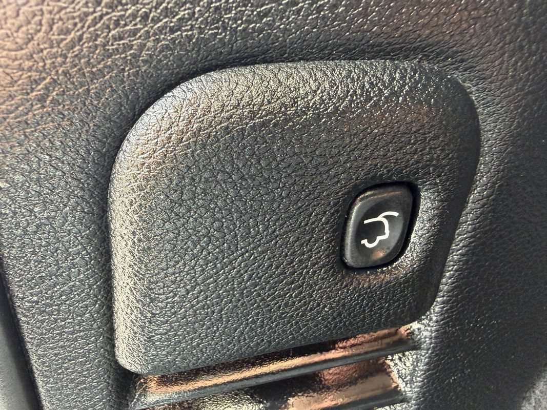 Used 2018 Jeep Grand Cherokee Altitude RWD image 35