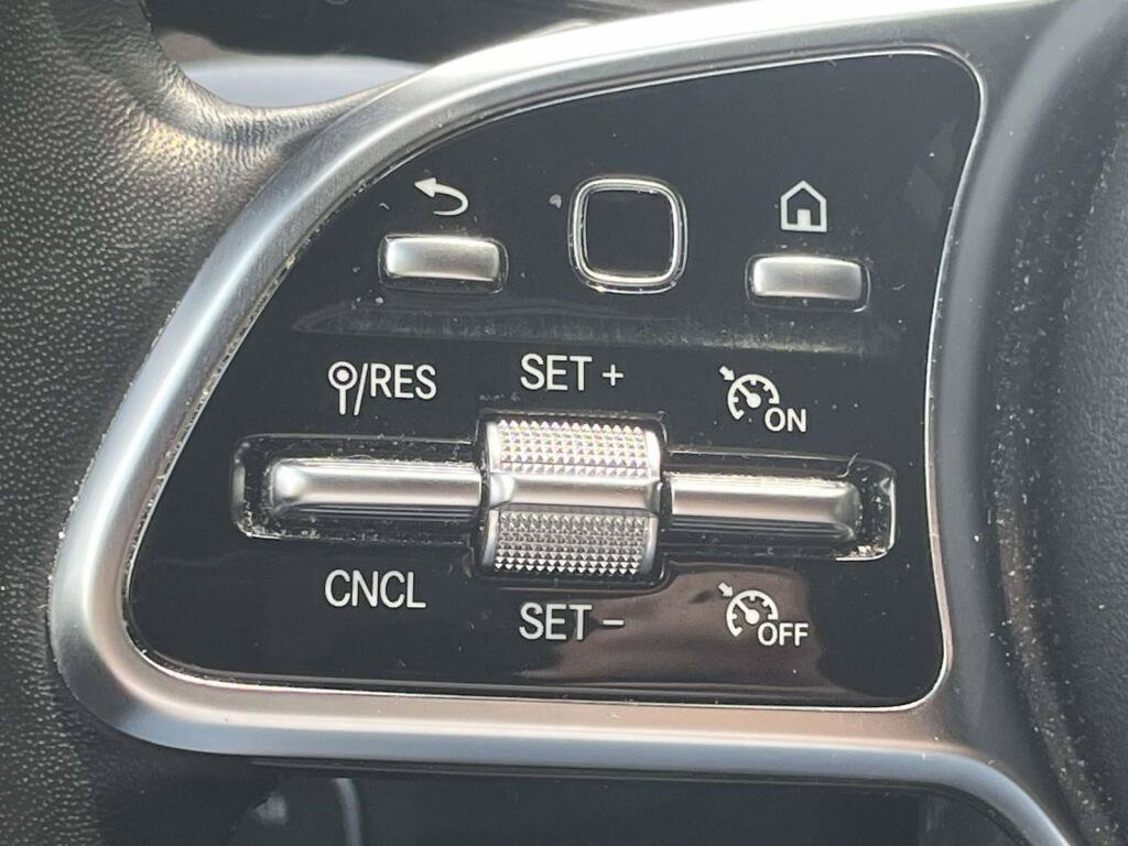 Used 2023 Mercedes-Benz GLA 250 4MATIC w/ Premium Package image 35