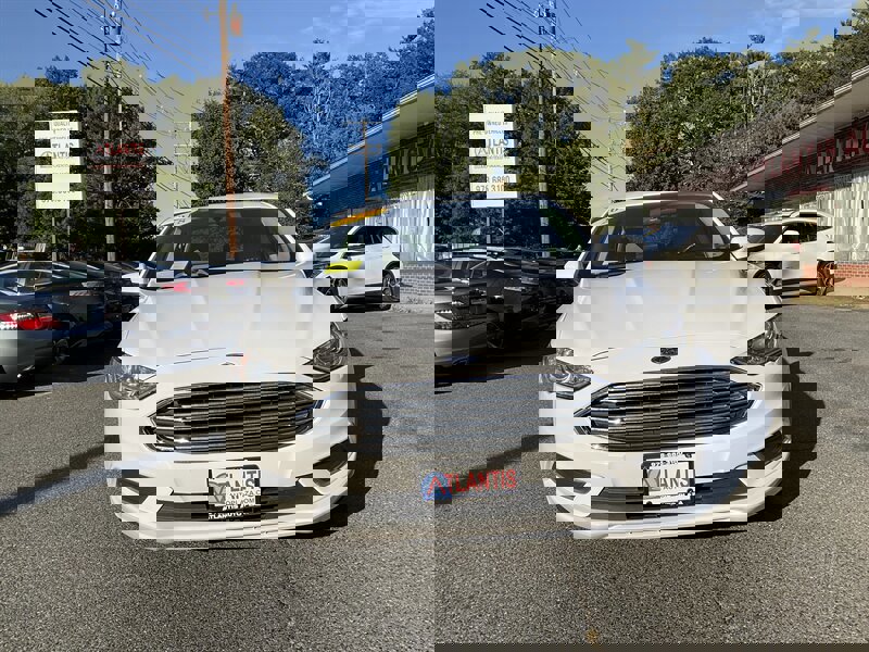 Used 2018 Ford Fusion SE image 2