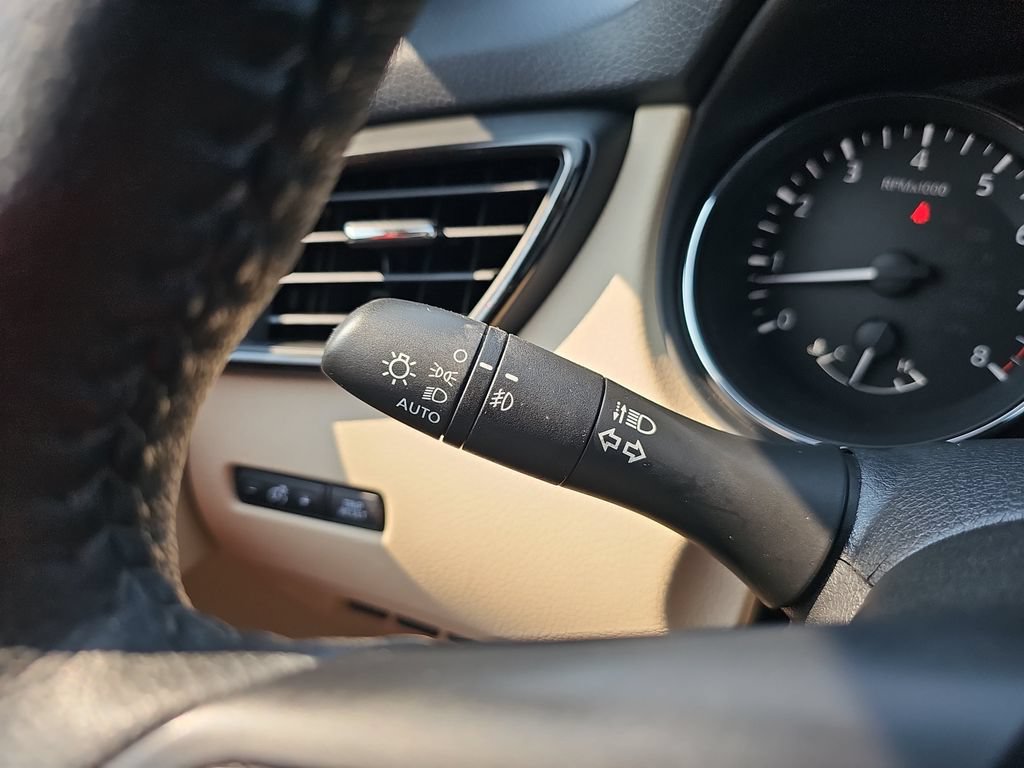 Used 2020 Nissan Rogue SL FWD image 35