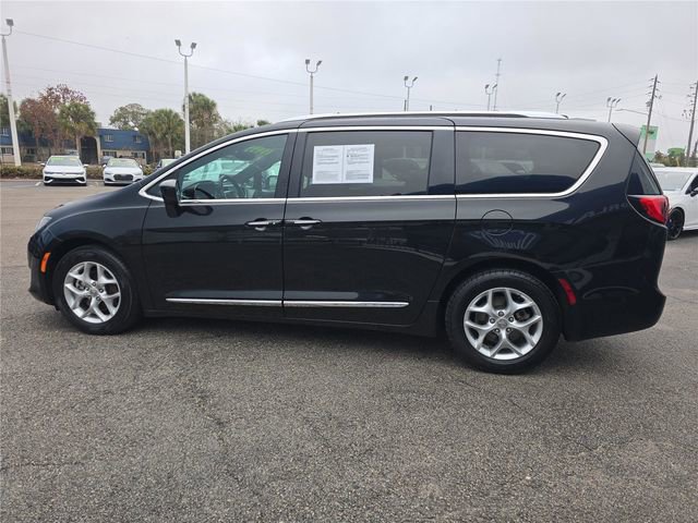 Used 2020 Chrysler Pacifica Touring-L image 6