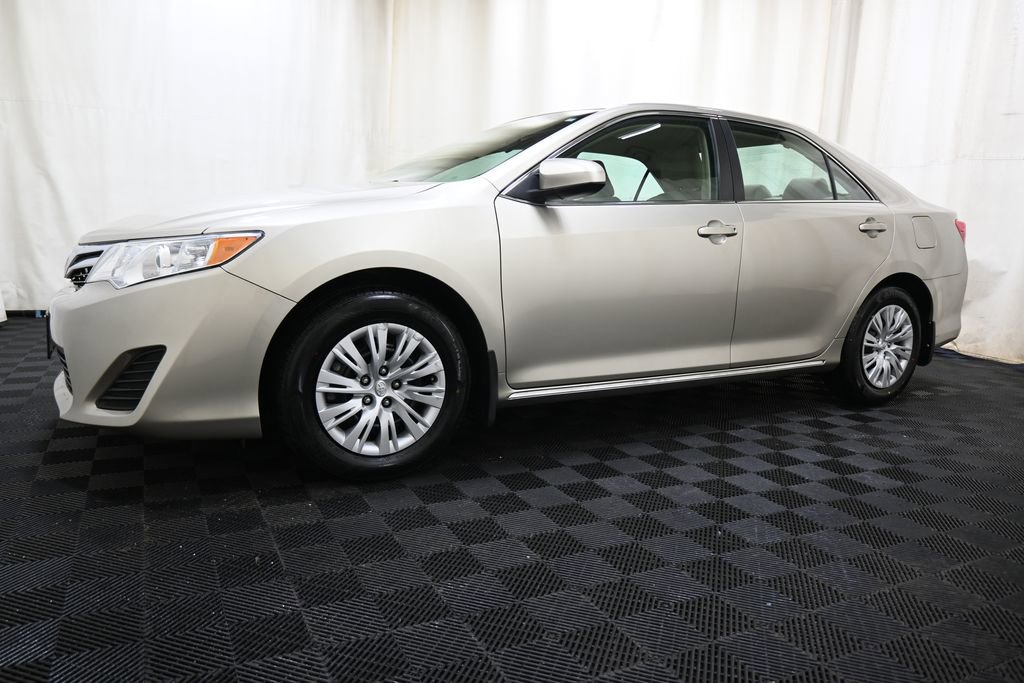 Used 2014 Toyota Camry LE FWD image 11