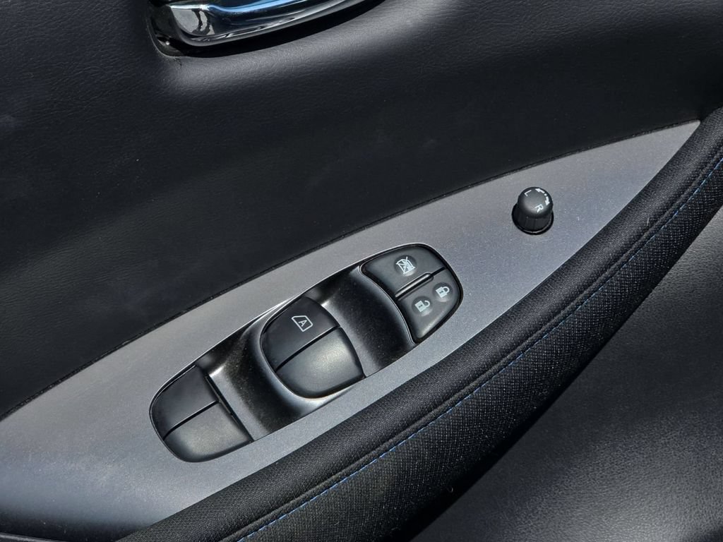 Used 2022 Nissan Leaf S w/ Protection Package FWD image 13