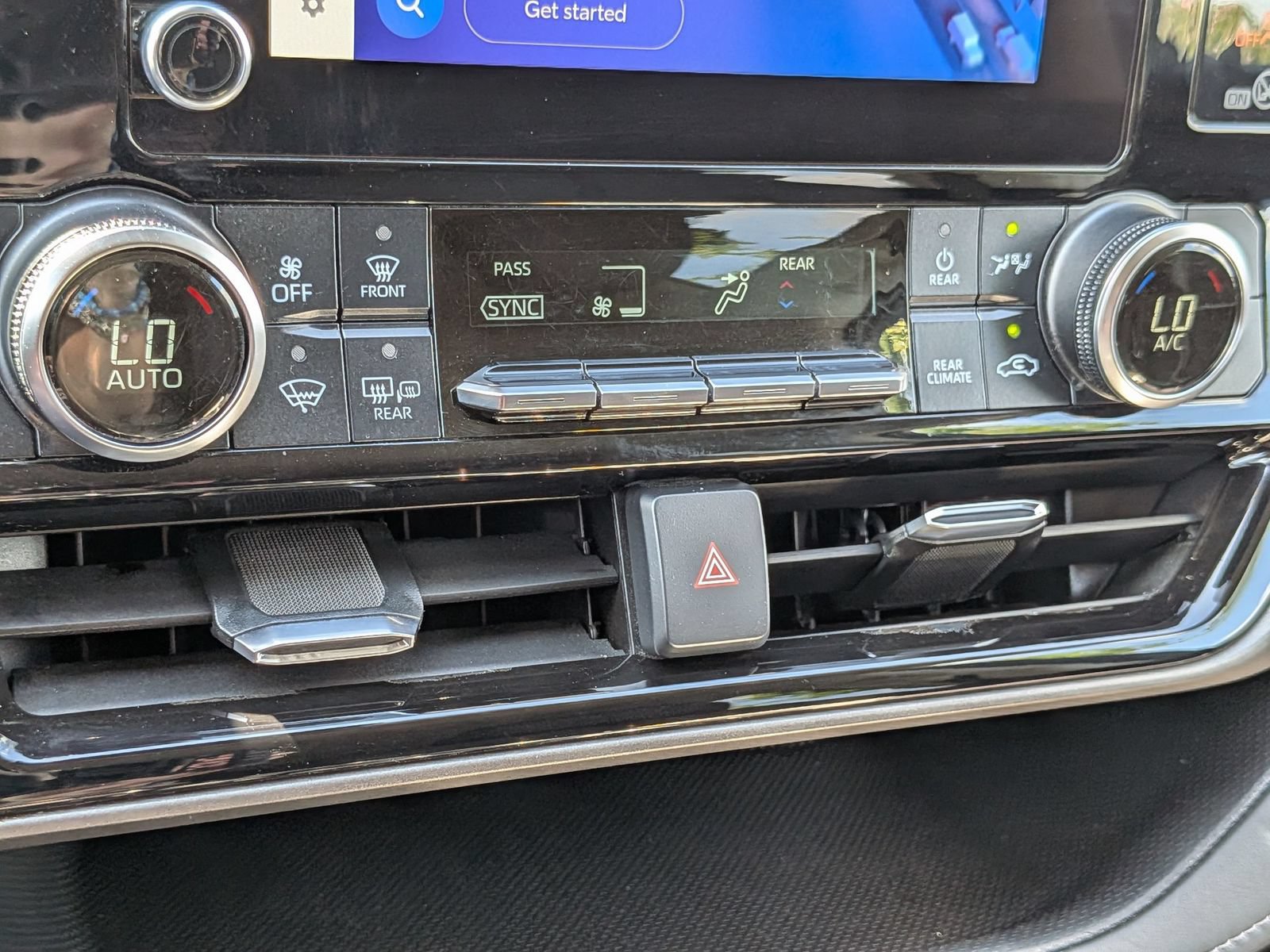 Used 2024 Toyota Highlander LE FWD image 24
