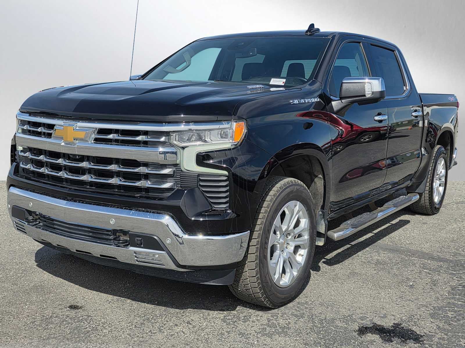 Used 2023 Chevrolet Silverado 1500 LTZ AWD/4WD image 7