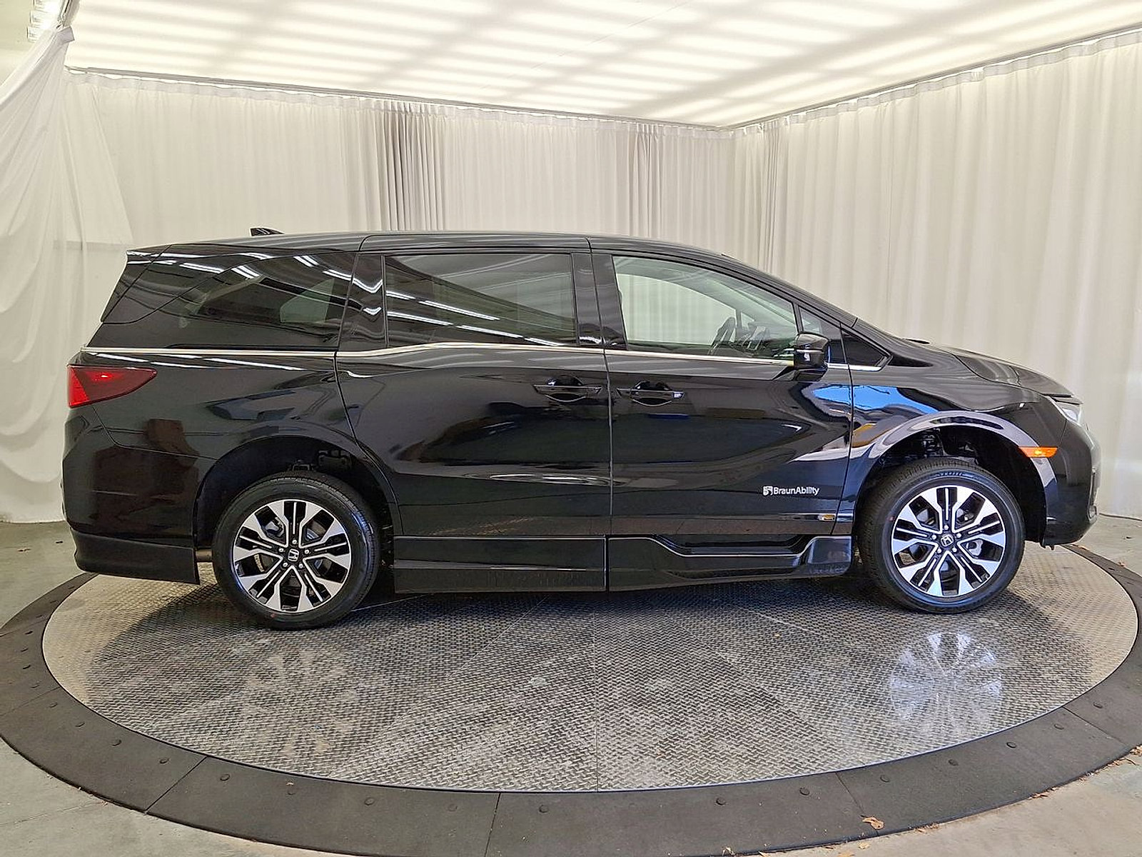 Used 2025 Honda Odyssey Elite image 26