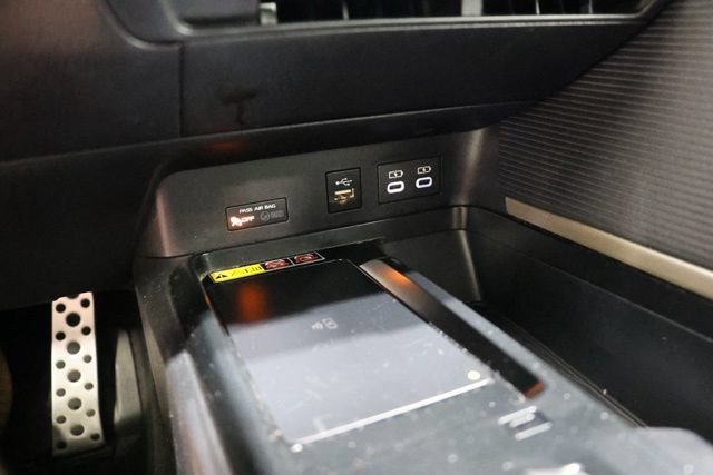 Used 2025 Toyota Camry SE FWD image 27