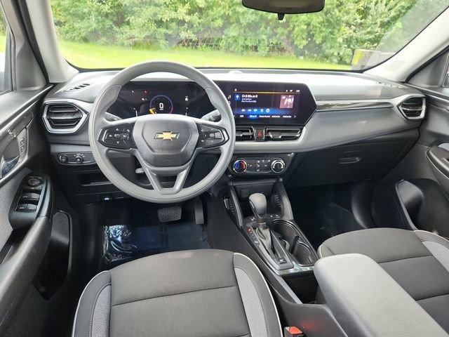 Used 2025 Chevrolet TrailBlazer LT AWD/4WD image 32