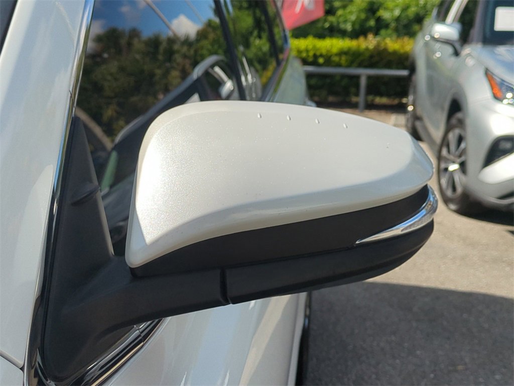 Used 2017 Toyota Highlander Limited image 12