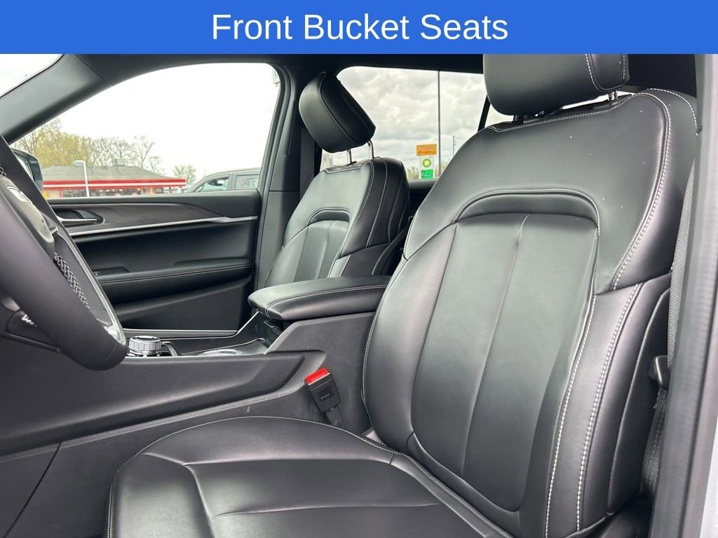 Used 2025 Jeep Grand Cherokee L Limited w/ Black Appearance Package AWD/4WD image 15