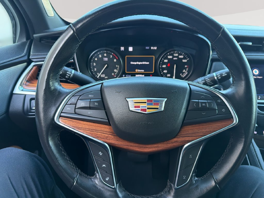 Used 2022 Cadillac XT5 Premium Luxury w/ Technology Package AWD/4WD image 11
