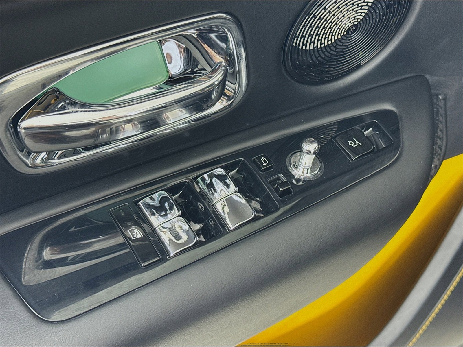 Used 2025 Rolls-Royce Cullinan Black Badge image 17