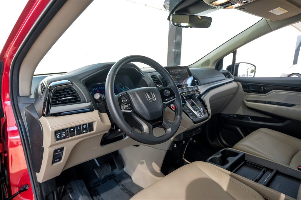 Used 2023 Honda Odyssey Touring image 2
