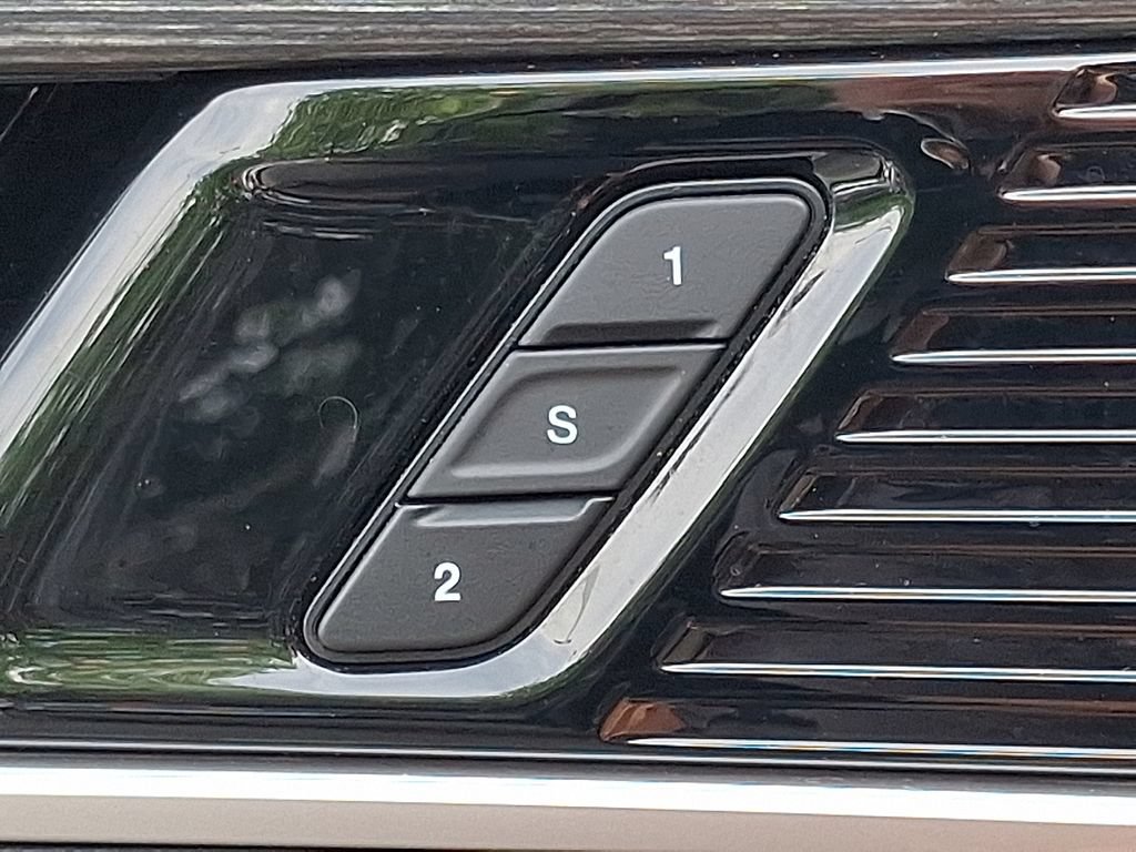 Certified 2024 Jeep Wagoneer Series II w/ Flexible Seating Group AWD/4WD image 28