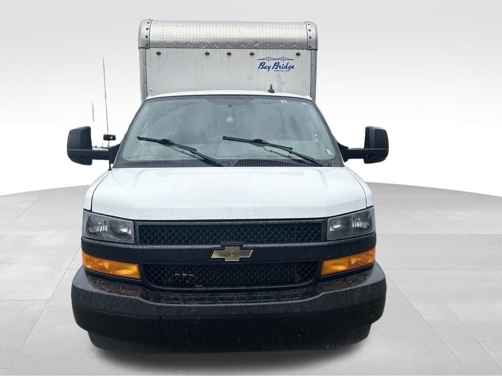 Used 2022 Chevrolet Express 3500 w/ Driver Convenience Package RWD image 9