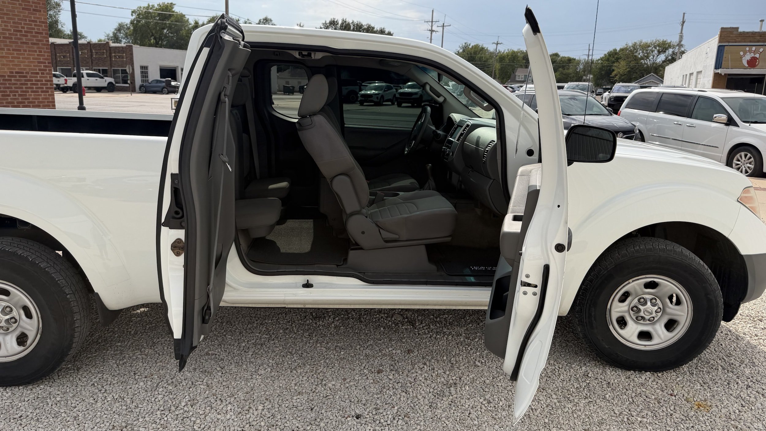 Used 2014 Nissan Frontier S w/ S Preferred Package RWD image 16