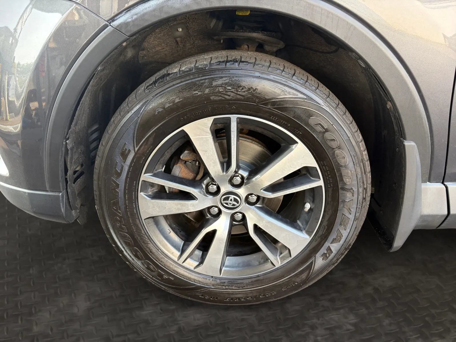 Used 2018 Toyota RAV4 XLE AWD/4WD image 36