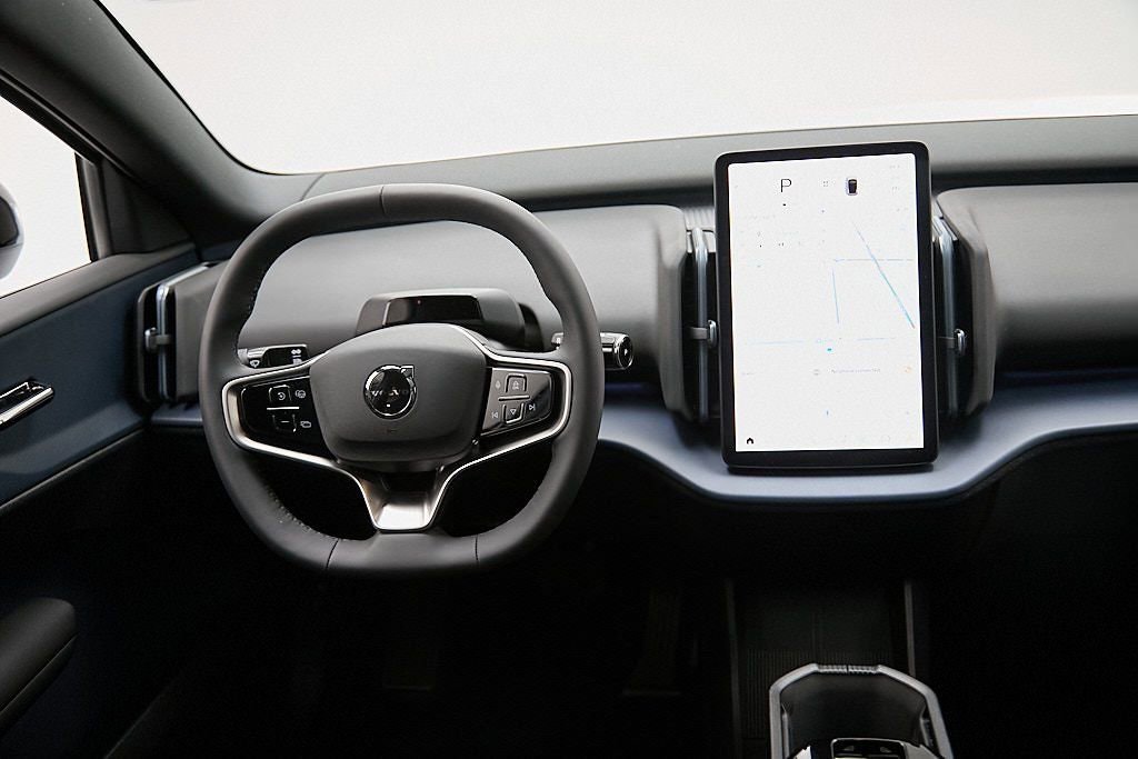 Certified 2025 Volvo EX30 Ultra w/ Climate Package image 25