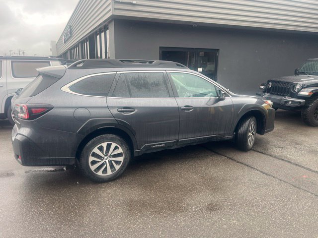 Used 2024 Subaru Outback Premium AWD/4WD image 3