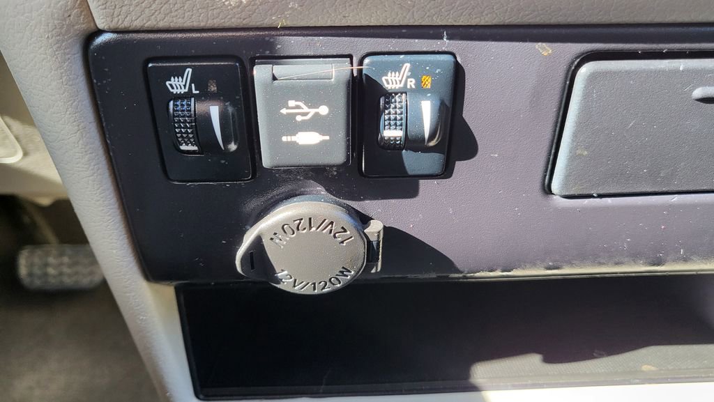 Used 2018 Toyota Sienna XLE w/ XLE Navigation Package image 35