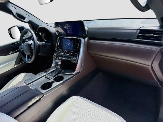 Used 2024 Lexus LX 600 4WD w/ Luxury Package image 15